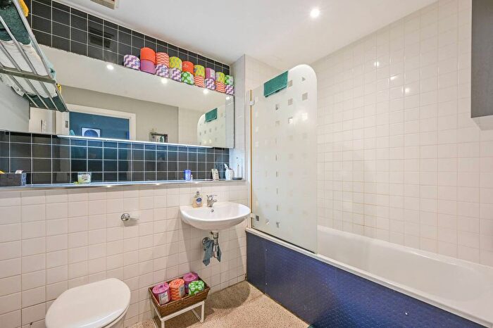1 Bedroom Flat To Rent In Plaistow Road, Plaistow, London, E13