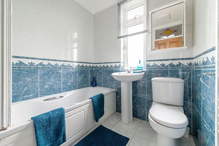 3 Bedroom Terraced House For Sale In Hillingdon Road, Gravesend, Kent, DA11