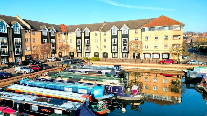 2 Bedroom Flat To Rent In Evans Wharf, Hemel Hempstead, Hertfordshire, HP3