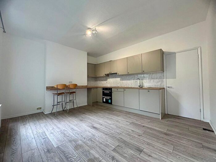 3 Bedroom Flat To Rent In St James Road, Croydon, Surrey, CR0