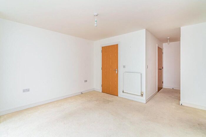 2 Bedroom Apartment To Rent In Sapphire Court, Ocean Village, SO14