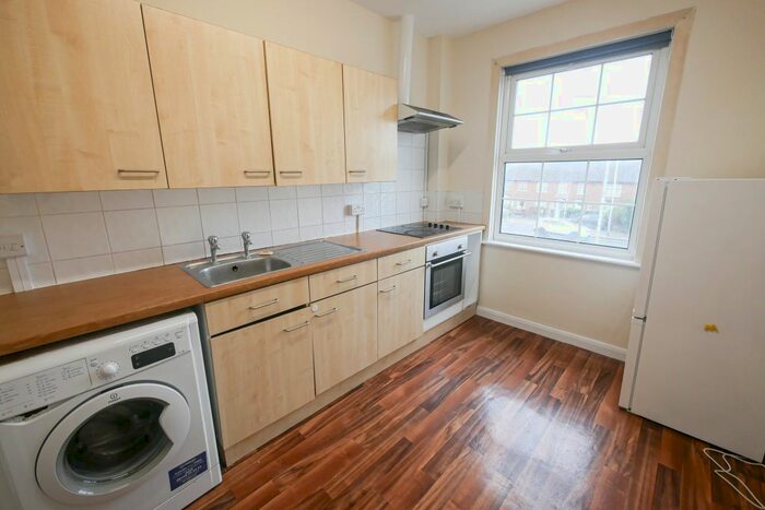 1 Bedroom Flat To Rent In Crescent Parade, Uxbridge Road, Hillingdon, Uxbridge, UB10