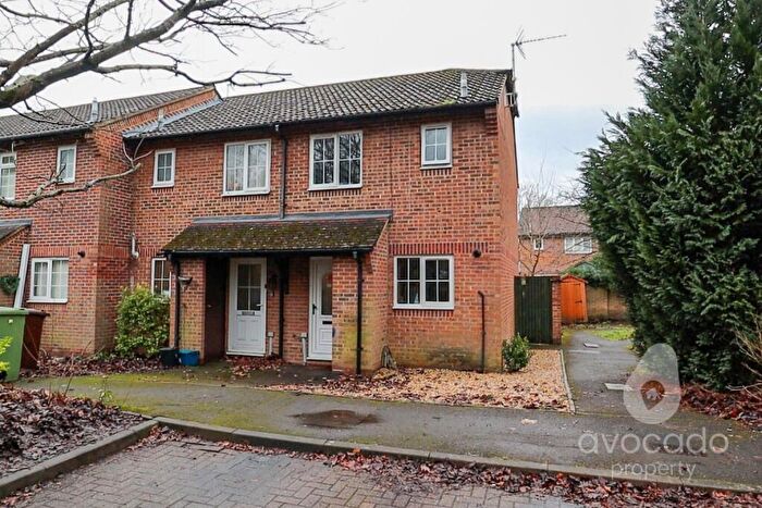 2 Bedroom End Of Terrace House For Sale In Marlborough View, Farnborough, Hampshire, GU14