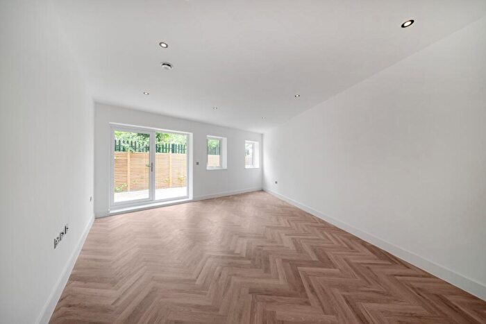 2 Bedroom Flat For Sale In Dagmar Road, Stroud Green, N4