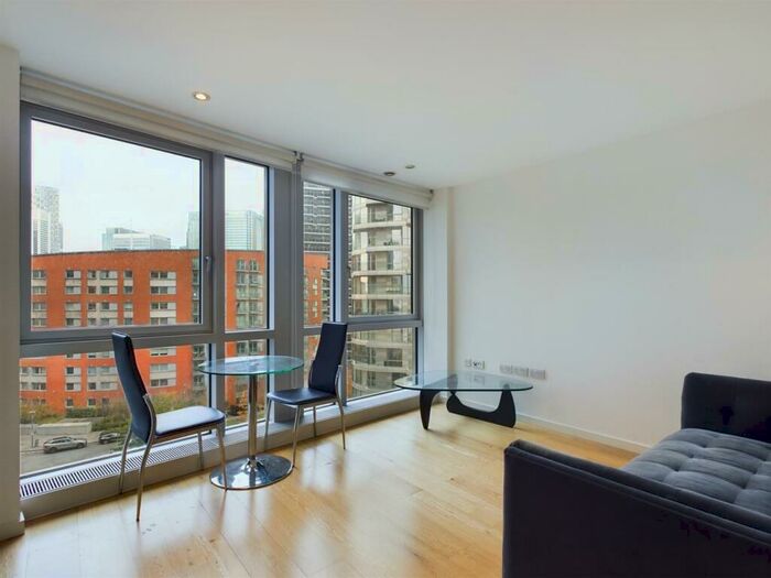 Apartment To Rent In Ontario Tower, Fairmont Avenue, London, E14
