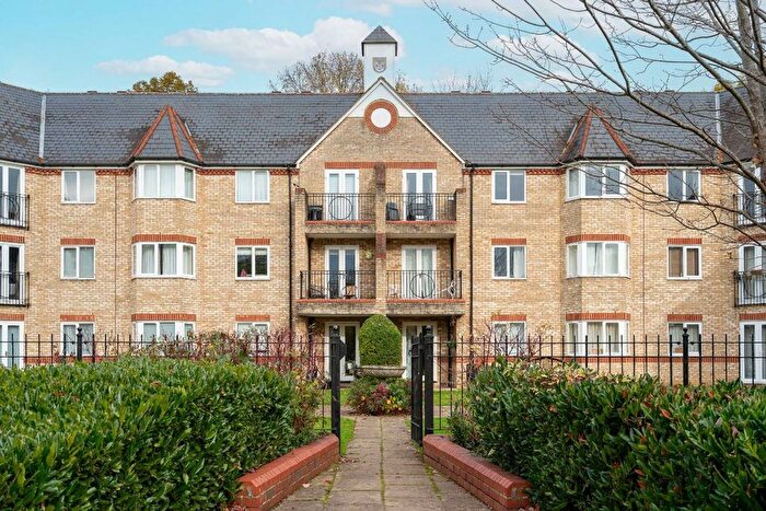 2 Bedroom Flat For Sale In Norbury Avenue, Watford, WD24
