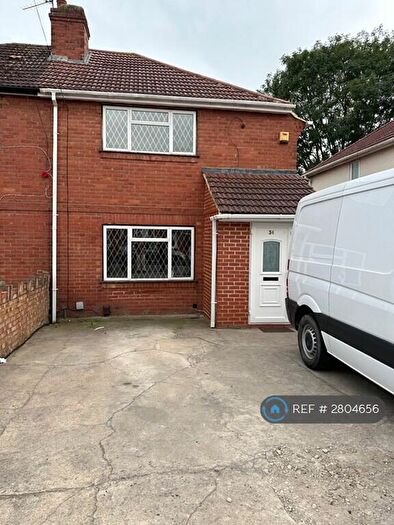 4 Bedroom Semi-Detached House To Rent In Essex Avenue, Slough, SL2