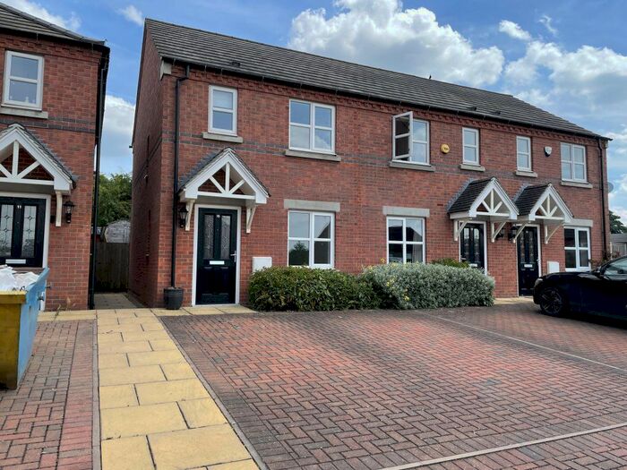 2 Bedroom Town House To Rent In Devonshire Drive, Newton, Alfreton, DE55