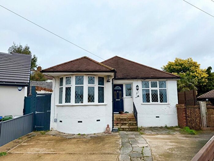 3 Bedroom Bungalow For Sale In Albany Close, Bexley, DA5
