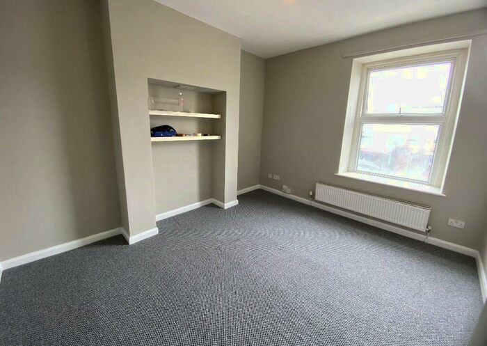 2 Bedroom Flat To Rent In Penarth Road, Cardiff(City), CF11