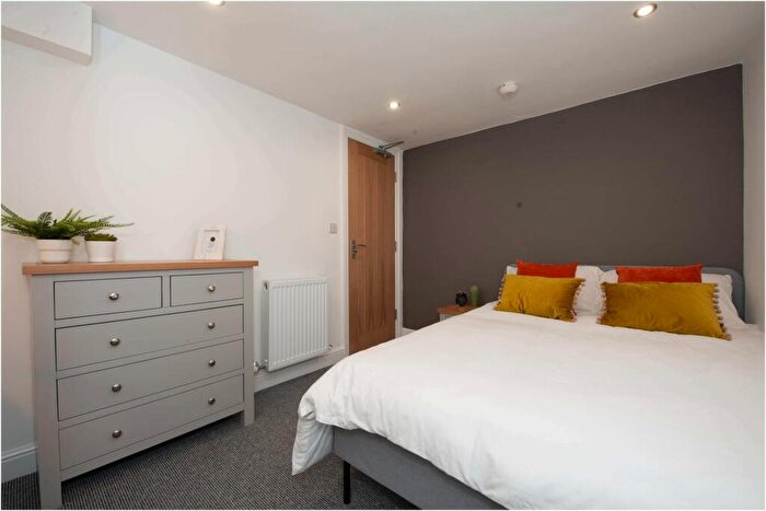 6 Bedroom House To Rent In Thornville Crescent, Leeds, LS6