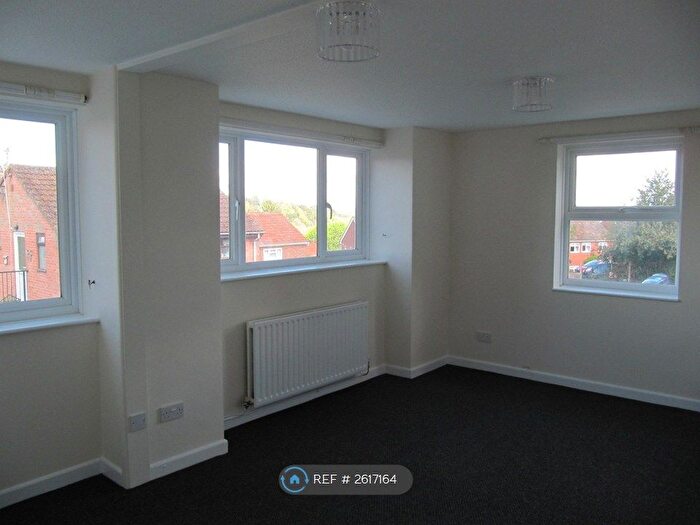 2 Bedroom Flat To Rent In Dairy Court, Crewkerne, TA18