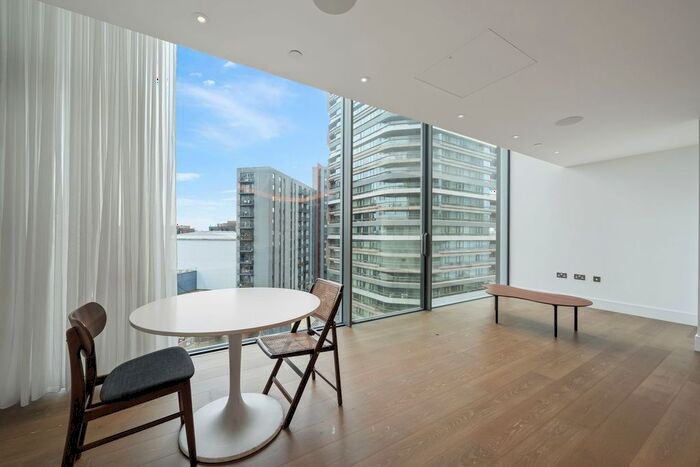 3 Bedroom Flat To Rent In Carrara Tower, Bollinder Place, London, EC1V