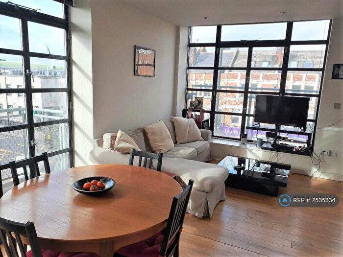 2 Bedroom Flat To Rent In Lavender Hill, London, SW11
