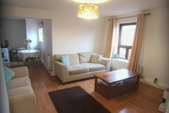 2 Bedroom Flat To Rent In Woodlands Village, Wakefield, WF1