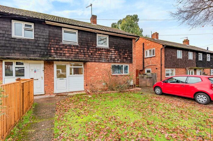 4 Bedroom Semi-Detached House To Rent In Cabell Road, Guildford, GU2