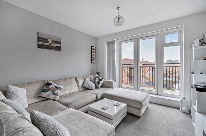 2 Bedroom Apartment For Sale In Hurst Avenue, Blackwater, Camberley, GU17