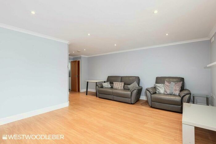 1 Bedroom Ground Maisonette To Rent In Hops House, Hoddesdon, EN11