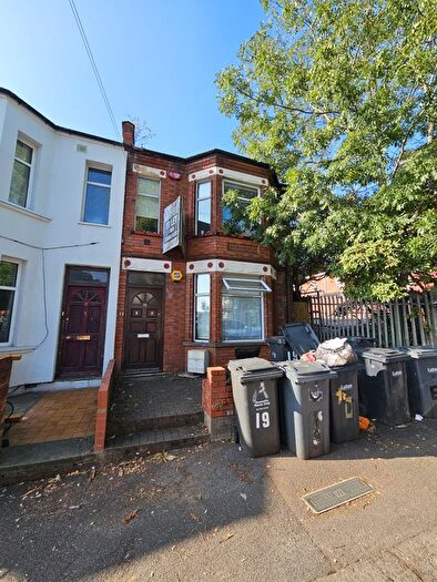 1 Bedroom Flat To Rent In A Hazelbury Crescent, Luton, LU1