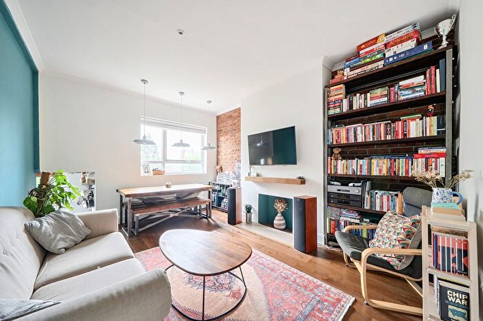 2 Bedroom Flat For Sale In Hilltop Road, London, NW6