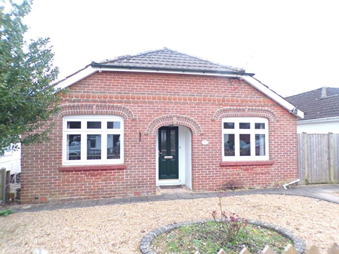 2 Bedroom Bungalow To Rent In Alpine Road, Southampton, SO40