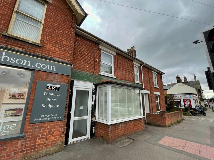 1 Bedroom Flat To Rent In The Headlands, Downton, Salisbury, SP5