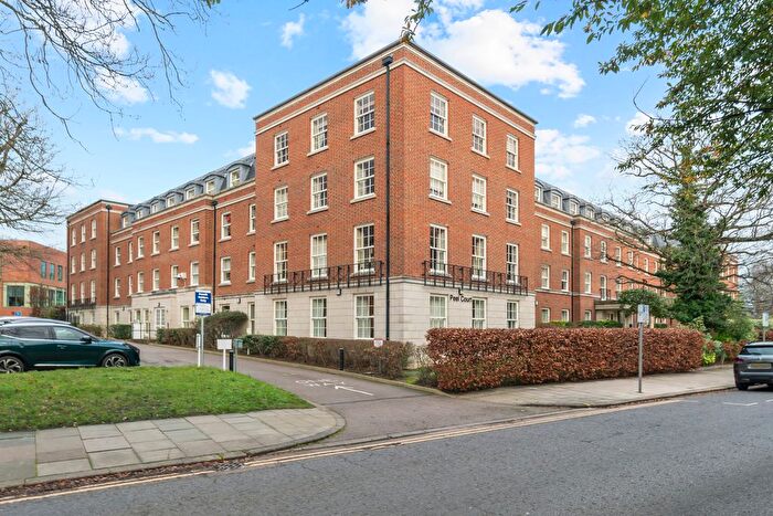 2 Bedroom Flat For Sale In Peel Court, Welwyn Garden City, AL8