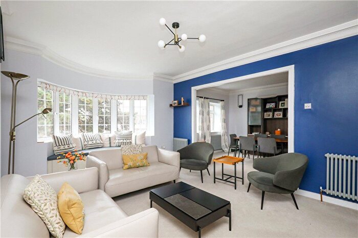 4 Bedroom Flat For Sale In Wimbledon Close, Wimbledon, SW20
