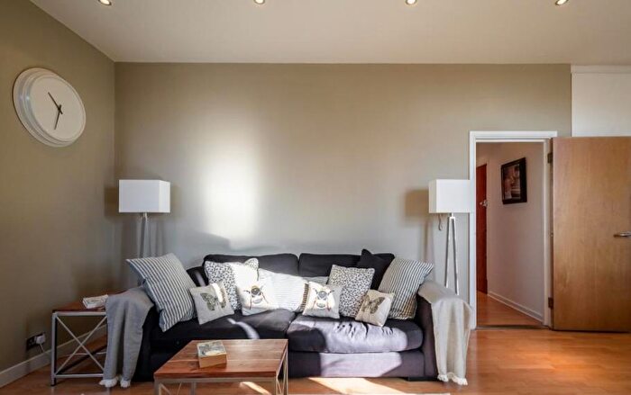 2 Bedroom Apartment To Rent In Baker Street, Marylebone, London, NW1