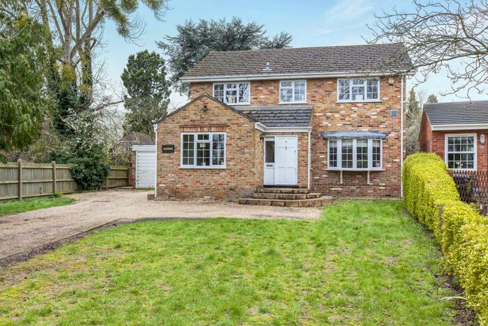 4 Bedroom Detached House To Rent In The Paddock, SL3
