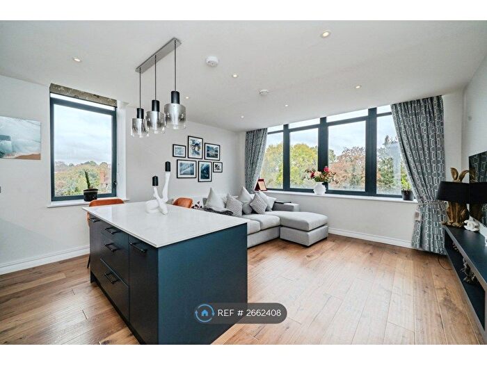 2 Bedroom Flat To Rent In Littleworth Road, Esher, KT10
