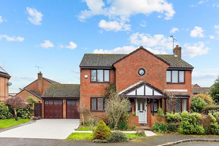 4 Bedroom Detached House For Sale In Brick Kiln Close, Plummers Plain, RH13