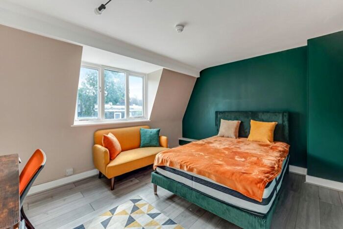 Apartment To Rent In Crowndale Road, Camden, NW1