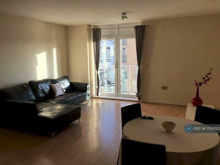 2 Bedroom Flat To Rent In Kenavon Drive, Reading, RG1