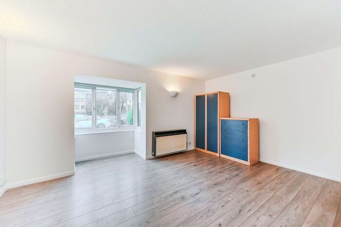 Studio To Rent In St Christophers Gardens, Thornton Heath, CR7