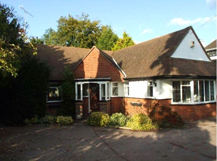 4 Bedroom Bungalow To Rent In Chiltern Road, Sutton, Surrey, SM2