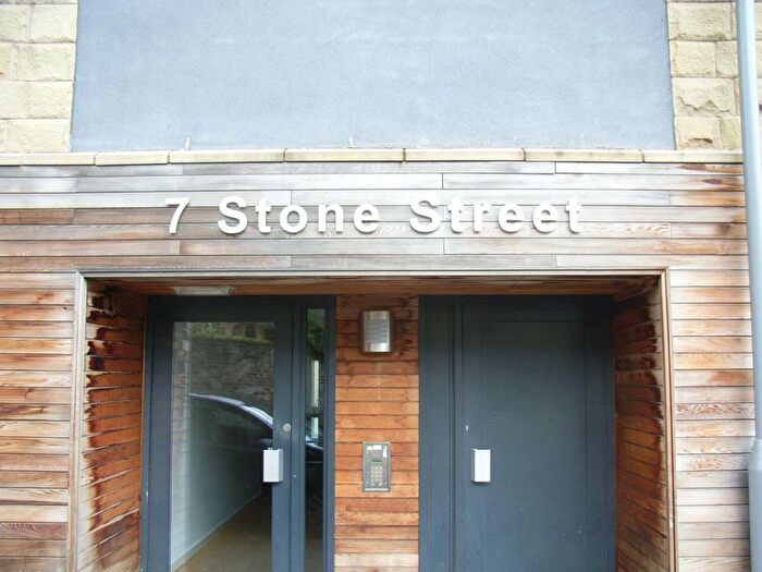 1 Bedroom Flat To Rent In Stone Street, Bradford, West Yorkshire, BD1