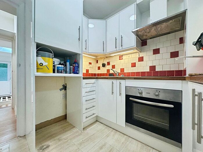 2 Bedroom Maisonette To Rent In Queens Road, Watford, Hertfordshire, WD17
