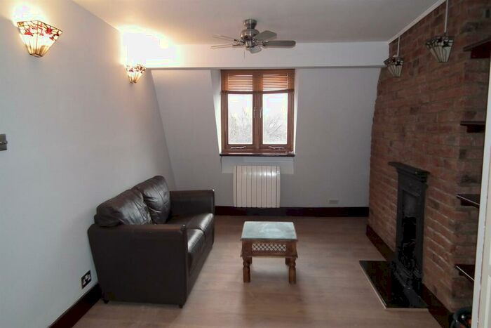 1 Bedroom Flat To Rent In Essex Road - - Epc Rating E, N1