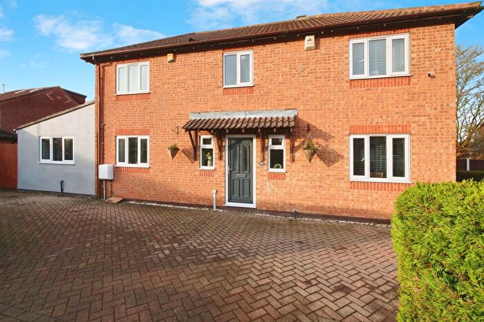 4 Bedroom Detached House For Sale In Middlecroft Drive, Strensall, York, YO32