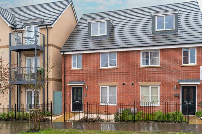 3 Bedroom Semi-Detached House To Rent In Newland Avenue, Bishop's Stortford, Herts, CM23