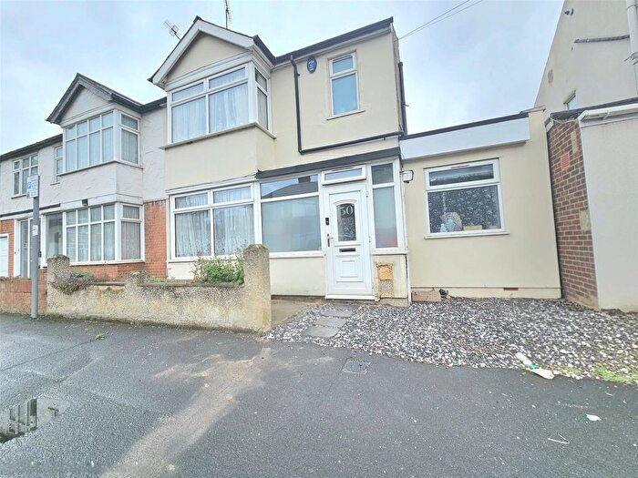 4 Bedroom Semi-Detached House To Rent In Knighton Road, Romford, RM7