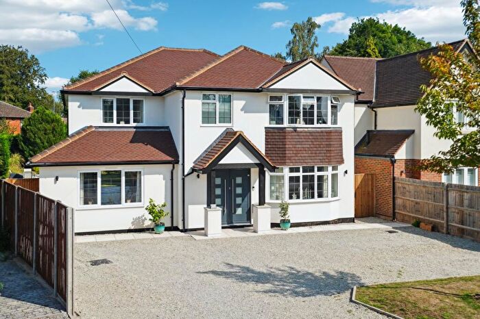 4 Bedroom Detached House For Sale In Monument Lane, Chalfont St Peter, Gerrards Cross, SL9
