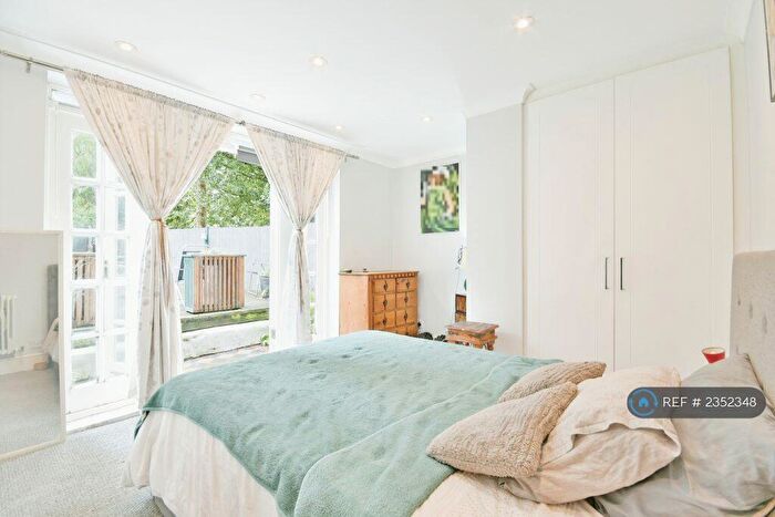 3 Bedroom Flat To Rent In Manor Park, London, SE13