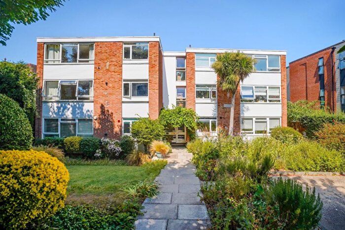 2 Bedroom Flat For Sale In Crystal Palace Park Road, London, SE26