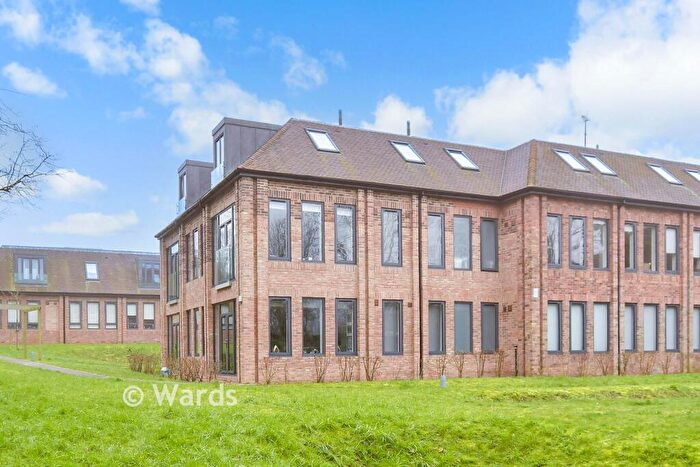 1 Bedroom Apartment For Sale In North Ash Road, New Ash Green, Longfield, Kent, DA3