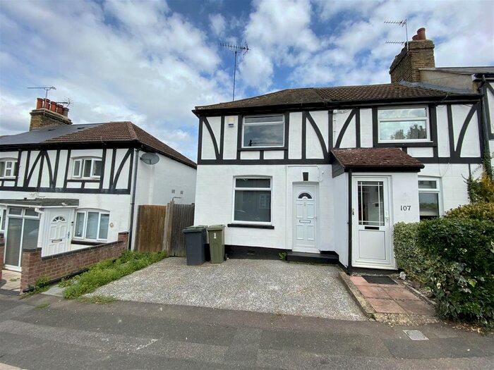 2 Bedroom Property To Rent In New Road, South Darenth, Dartford, DA4