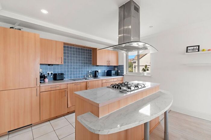 2 Bedroom Flat For Sale In Lumiere Court, Balham High Road, London, SW17