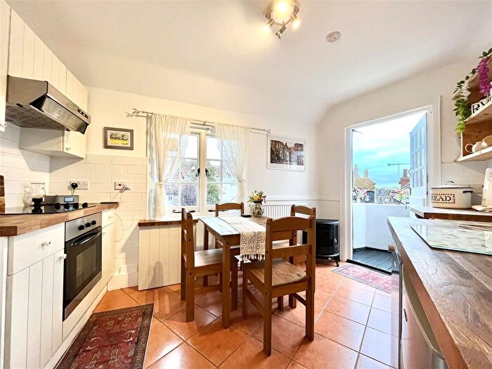 2 Bedroom Flat For Sale In Wish Ward, Rye, TN31