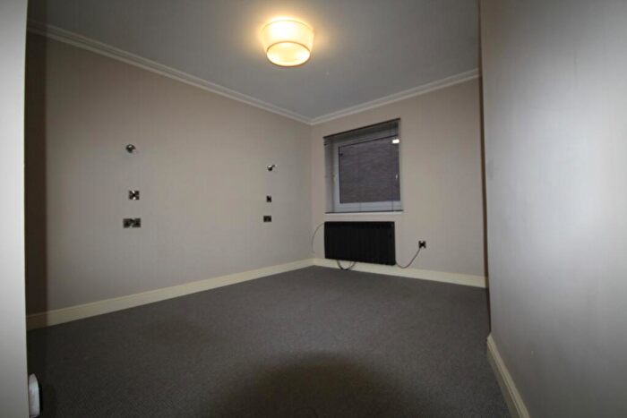 2 Bedroom Flat To Rent In Bowlalley Lane, Hull, Yorkshire, HU1
